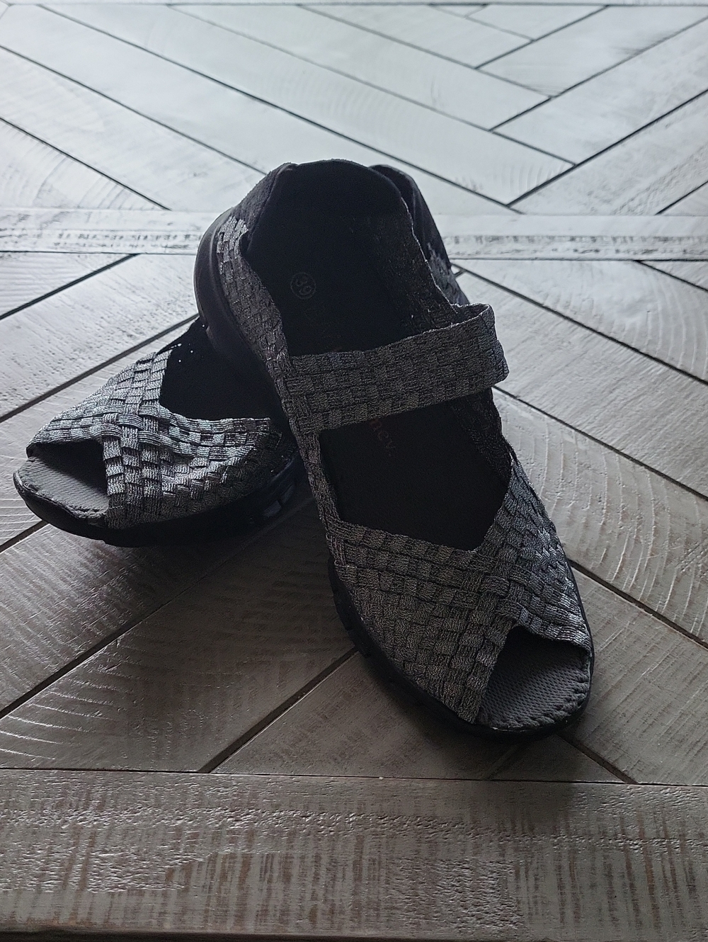 bernie mev. Women's Woven Strap Sandals in Gray